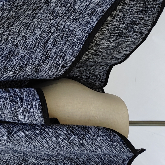 Ladies black and grey wrap with black piping, stylish and warm - Picture 4 of 8